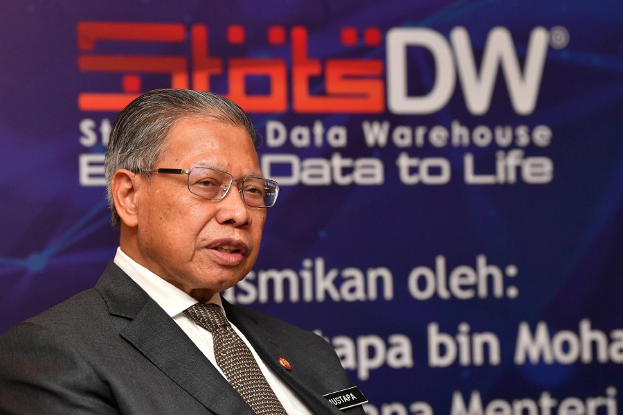 The government is willing to bear the projected huge subsidy totalling RM77.3 billion for this year towards stabilising the prices of goods and avoiding high inflation rates of up to 11.4 per cent, saids Minister in the Prime Minister’s Department (Economy), Datuk Seri Mustapa Mohamed. - Bernama pic