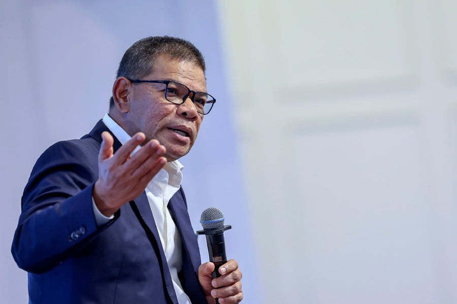Home Minister Datuk Seri Saifuddin Nasution Ismail has reiterated that the proposed constitutional amendment regarding citizenship rights for children born overseas to Malaysian mothers with foreign spouses will not apply retrospectively. BERNAMA PIC