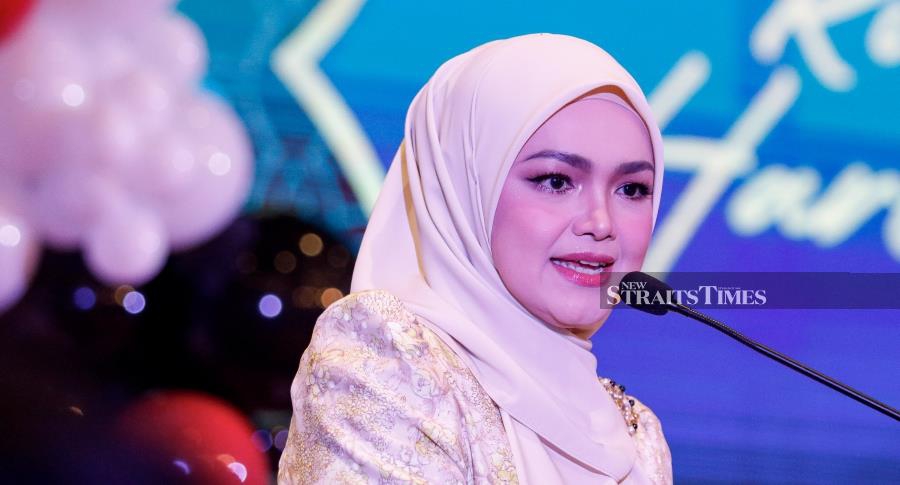 The country’s number one singer Datuk Seri Siti Nurhaliza Taruddin said she continues to support efforts to highlight the suffering that is going on in Gaza, but such efforts should not be excessive. (File Pic) STR/SADIQ SANI