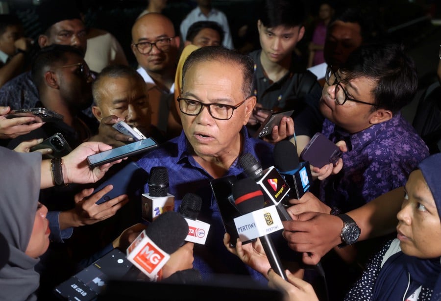 Pahang Menteri Besar Datuk Seri Wan Rosdy Wan Ismail said the aid will also be extended to family members of the driver of a car and a motorcyclist, perished in the incident. -BERNAMA PIC