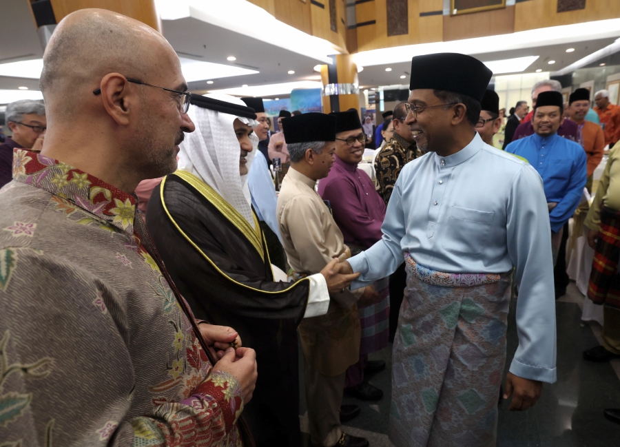 Datuk Seri Dr Zambry Abd Kadir shook hands with Wisma Putra Staff and Diplomatic Corps during an Iftar Hosted by The Honourable Minister of Foreign Affairs at Dewan Tunku Abdul Rahman Putra, yesterday. - BERNAMA pic