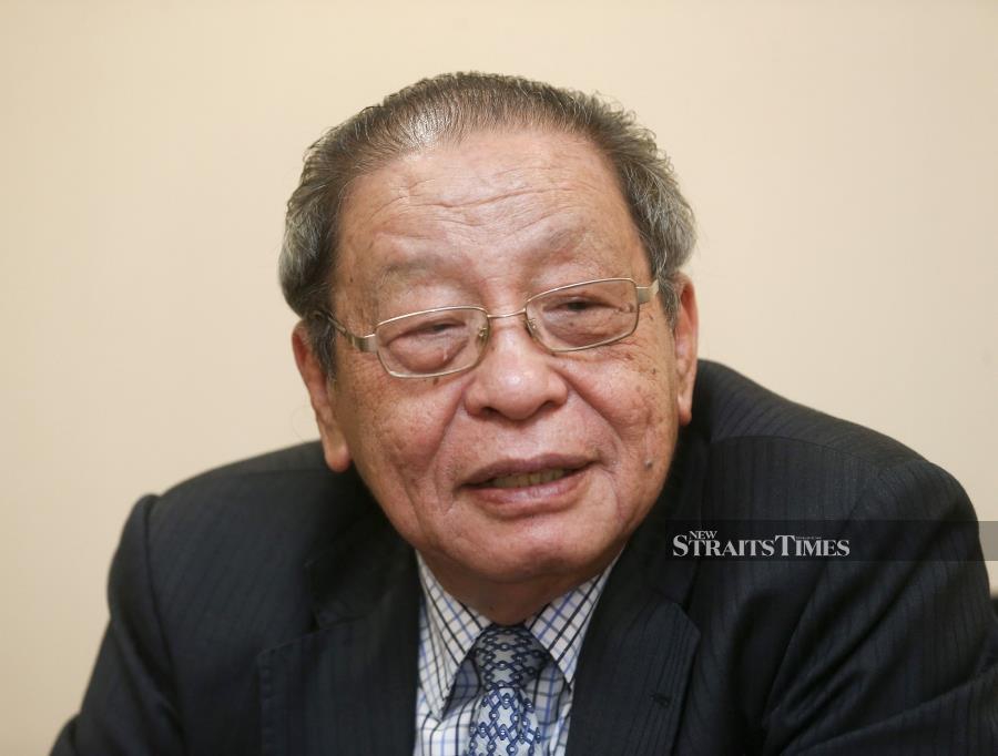 DAP veteran Lim Kit Siang also urged MACC chief commissioner, Tan Sri Azam Baki, to explain to the people what the commission was doing and why it had not acted earlier on the findings by the PAC report. - NSTP/MUHD ZAABA ZAKERIA.