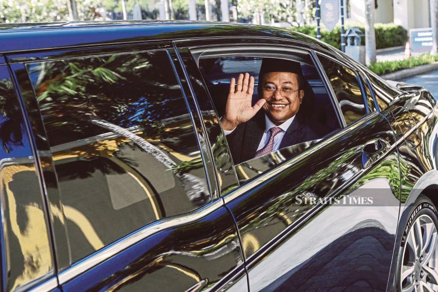 Terengganu MB meets Sultan Mizan to seek consent to dissolve state ...