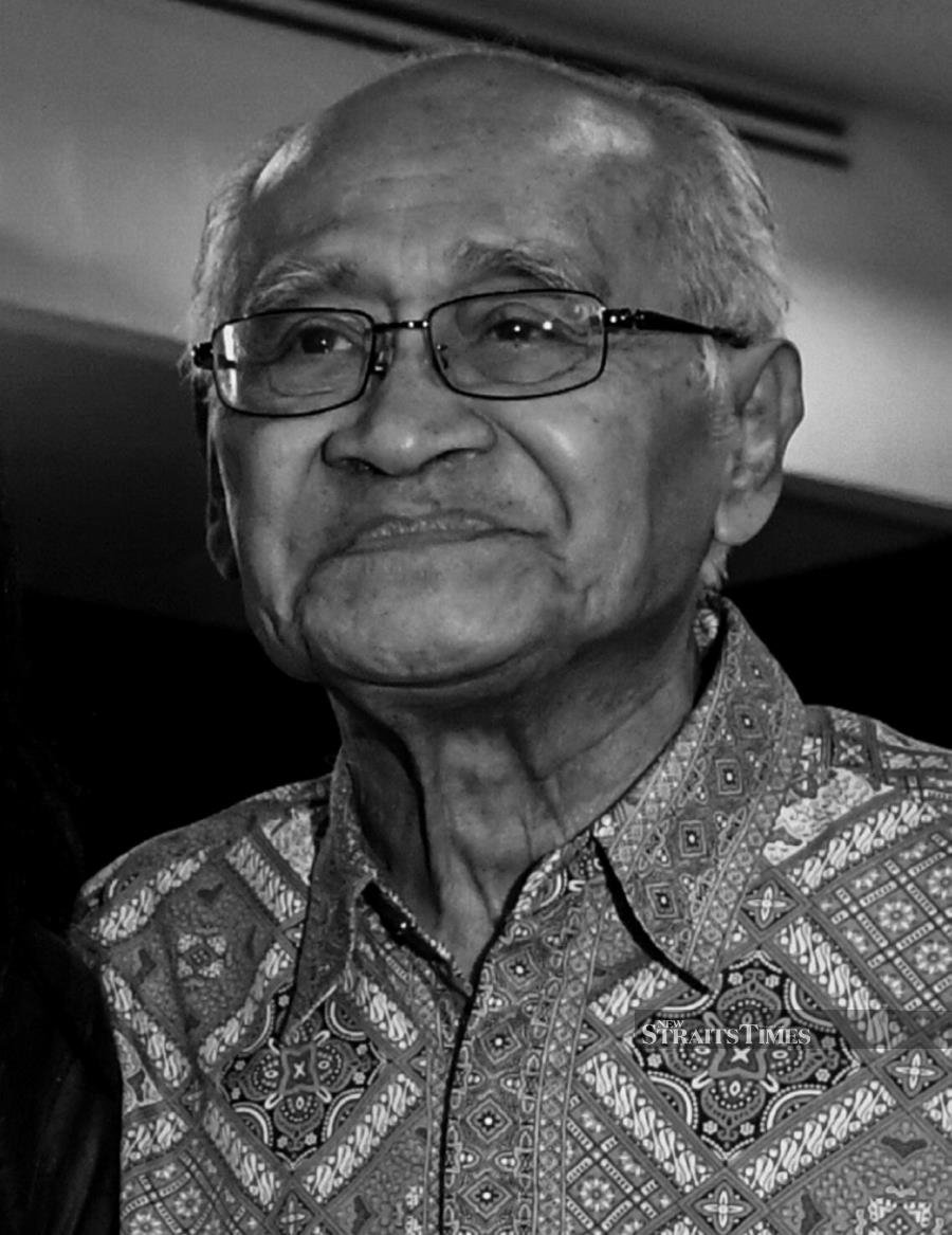Syed Husin Ali, 87, passed away today (June 29) after a brief illness. He was appointed PKR deputy president following the merger of Parti Rakyat Malaysia, of which he was president, and Parti Keadilan Nasional in 2003.- BERNAMA PIC