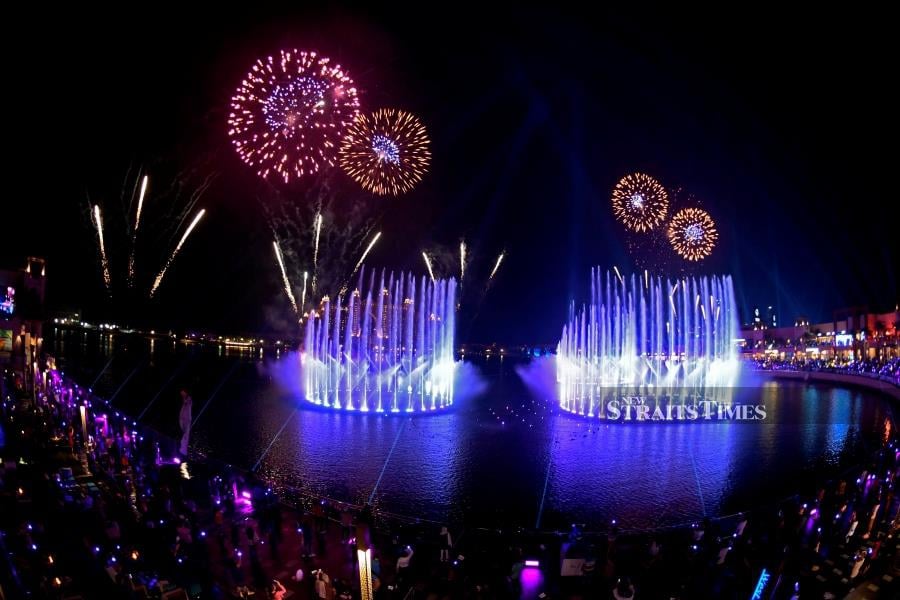 Dubai launches the Palm Fountain in a bid to break a Guinness World Record as the worlds' largest fountain, at Palm Jumeira yesterday.(Photo by Karim SAHIB / AFP)