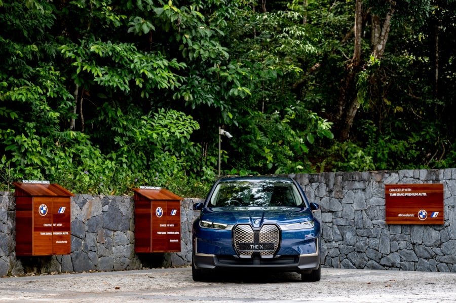 In addition to the installation, guests of The Datai Langkawi are also invited to experience the BMW iX through a limited-time test drive opportunity.