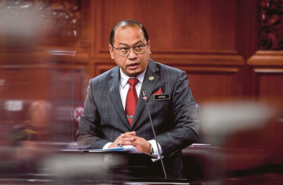 Datuk Ahmad Amzad Mohamed @ Hashim, a former deputy science, technology and innovation minister, said: “The minister said certain sectors could be filled due to a lack of local graduates. - Bernama file pic