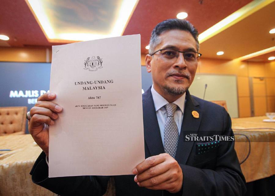 The honours, medals or orders received by Malaysians from foreign countries without the consent of the Yang di-Pertuan Agong are not valid and not recognised for use within the country, said Council of Datuk Dato’ Malaysia (MDDM) president Datuk Awalan Abdul Aziz. - NSTP/AZIAH AZMEE 