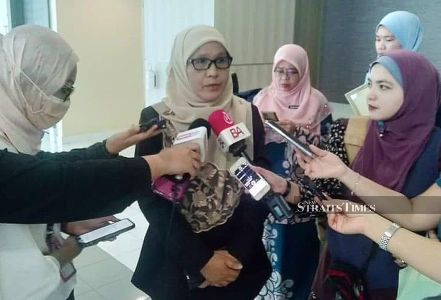 State health director Datuk Dr Harlina Abdul Rashid, in a statement today, said the two were among eight cases of poisoning from eating mussels detected by the Negri Sembilan Health Department. - NSTP/ MOHD 