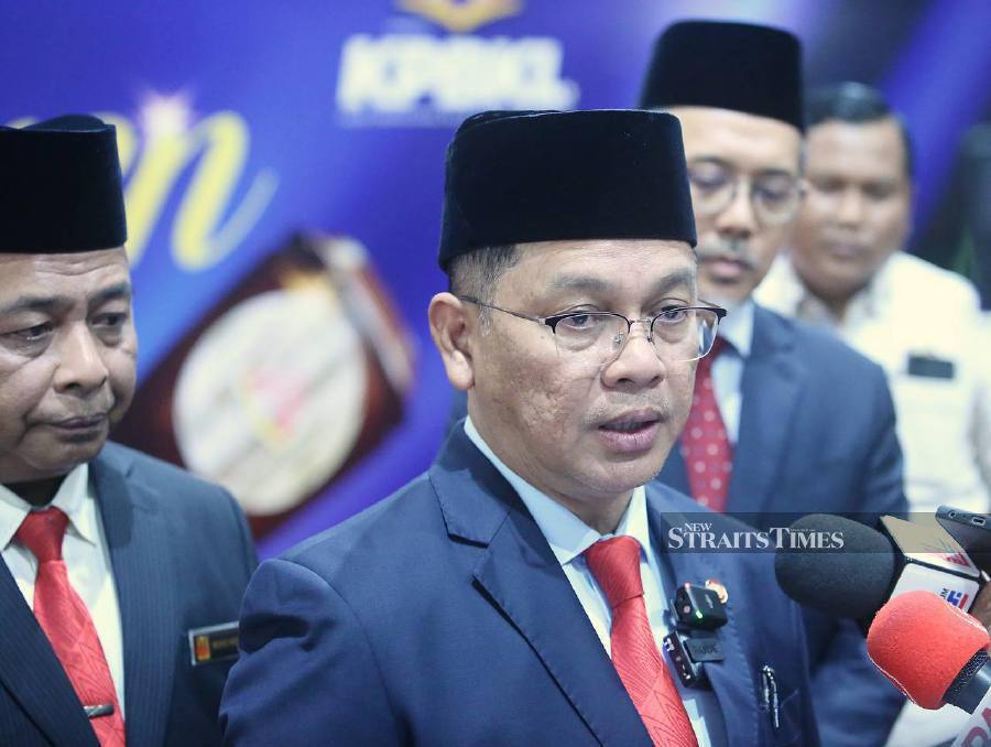 Minister in the Prime Minister’s Department (Religious Affairs) Datuk Dr Mohd Na'im Mokhtar, in a statement last night, said responses to any issues could be improved by including concrete arguments and proposed solutions. - NSTP/SAIFULLIZAN TAMADI