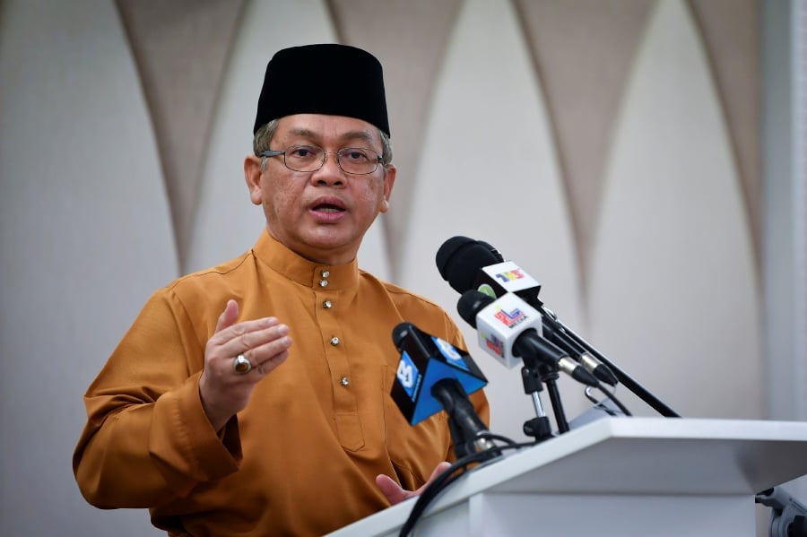Minister in the Prime Minister’s Department (Religious Affairs) Datuk Dr Mohd Na’im Mokhtar has advised the people not to prolong the controversy over the use of the term ‘kafir’ (infidel). - Bernam file pic
