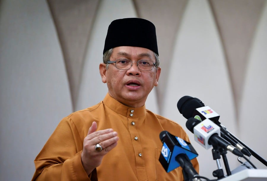 Minister in the Prime Minister’s Department (Religious Affairs) Datuk Dr Mohd Na’im Mokhtar says the government is prepared to immediately implement any necessary amendments to Federal Constitution provisions to avoid ongoing conflicts between the jurisdictions of the civil and syariah courts. Bernama file pic
