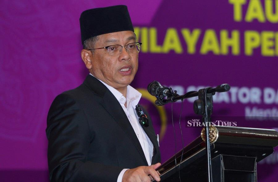Minister in the Prime Minister’s Department (Religious Affairs) Datuk Dr Mohd Na’im Mokhtar has called on all quarters to remain calm and refrain from acting against the law following the recent petrol bomb attack on a KK Mart store in Kuantan, Pahang. - NSTP/ AIMAN FARHAN