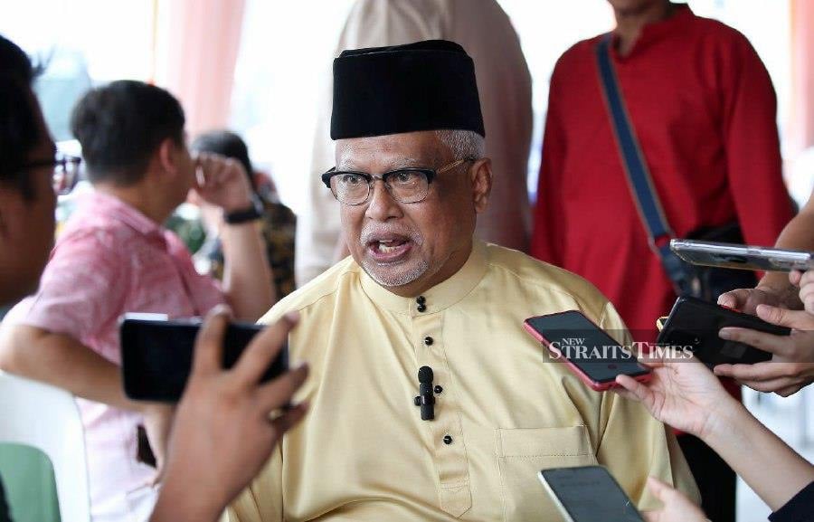Kedah Pakatan Harapan (PH) chairman Datuk Mahfuz Omar admitted to being surprised when he was accused of riding on the popularity of Menteri Besar Datuk Seri Muhammad Sanusi Md Nor. - NSTP/MIKAIL ONG