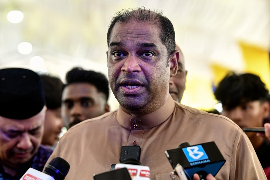 PKR deputy Information chief (1) Datuk R. Ramanan plans to hold discussions with Communications Minister Fahmi Fadzil to establish a task force aimed at preventing the issue of misinformation among the Indian community. - Bernama pic