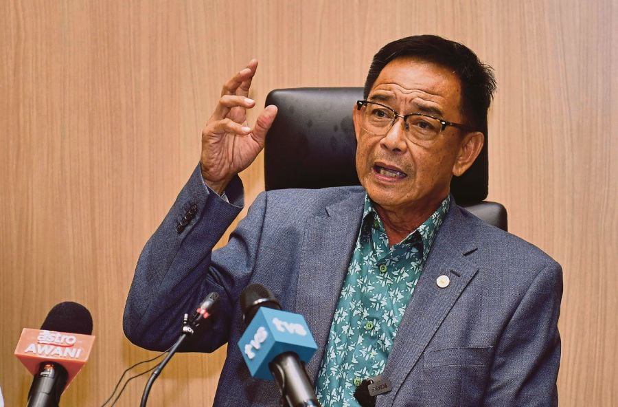 “It’s pure sarcasm and not very nice. I’m quite shocked (at what he said),” Datuk Seri Abdul Karim Hamzah said in his reaction to some of Low’s comments surrounding Pandelela, who won the bronze in the 10m platform in the 2012 Olympics and silver in the 10m synchronised platform with Cheong Jun Hoong in the 2016 Games. - Bernama file pic