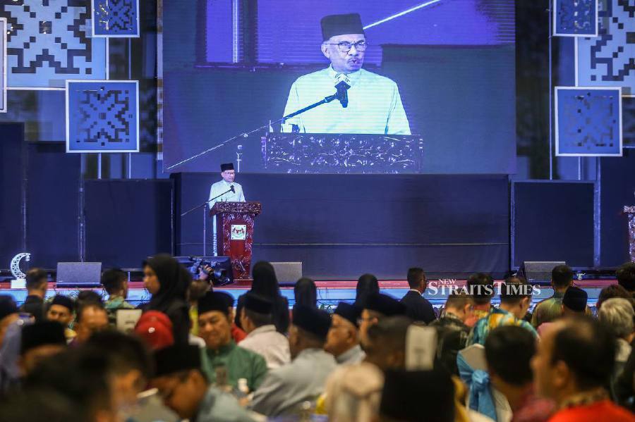 Prime Minister Datuk Seri Anwar Ibrahim said traffic congestion has been a longstanding issue in Penang and that the state is in need of a LRT system as a solution. - NSTP/DANIAL SAAD
