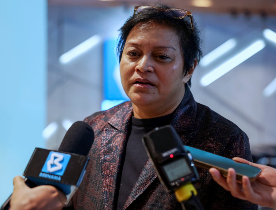 Describing today as a significant day for Malaysia, Minister in the Prime Minister’s Department (Law and Institutional Reform) Datuk Seri Azalina Othman Said said that Malaysia has full confidence in the Spanish justice system. - Bernama pic