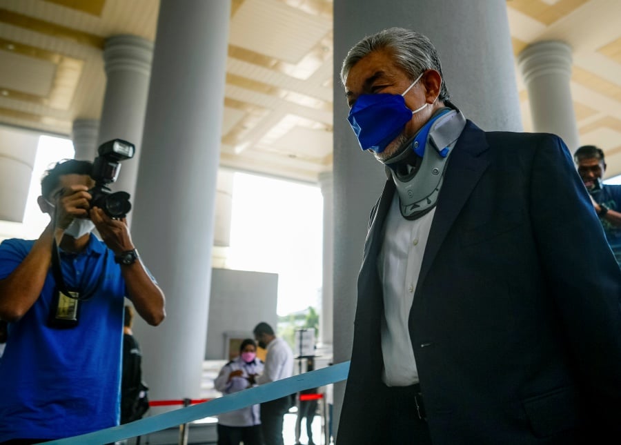 Datuk Seri Dr Ahmad Zahid Hamidi's lawyer today contended that the prosecution had made a mistake in concluding donations made to Yayasan Akalbudi, the charity foundation founded by the Umno president, were proceeds from unlawful activities. - Bernama pic
