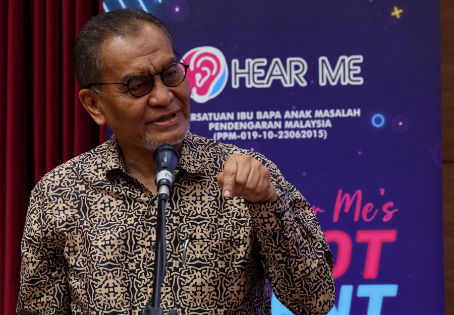 “The data shows that four in 1,000 babies have hearing problems,” Health Minister Datuk Seri Dr Dzulkefly Ahmad said after the Hear Me’s Got Talent event in Cyberjaya Hospital here today. - Bernama pic