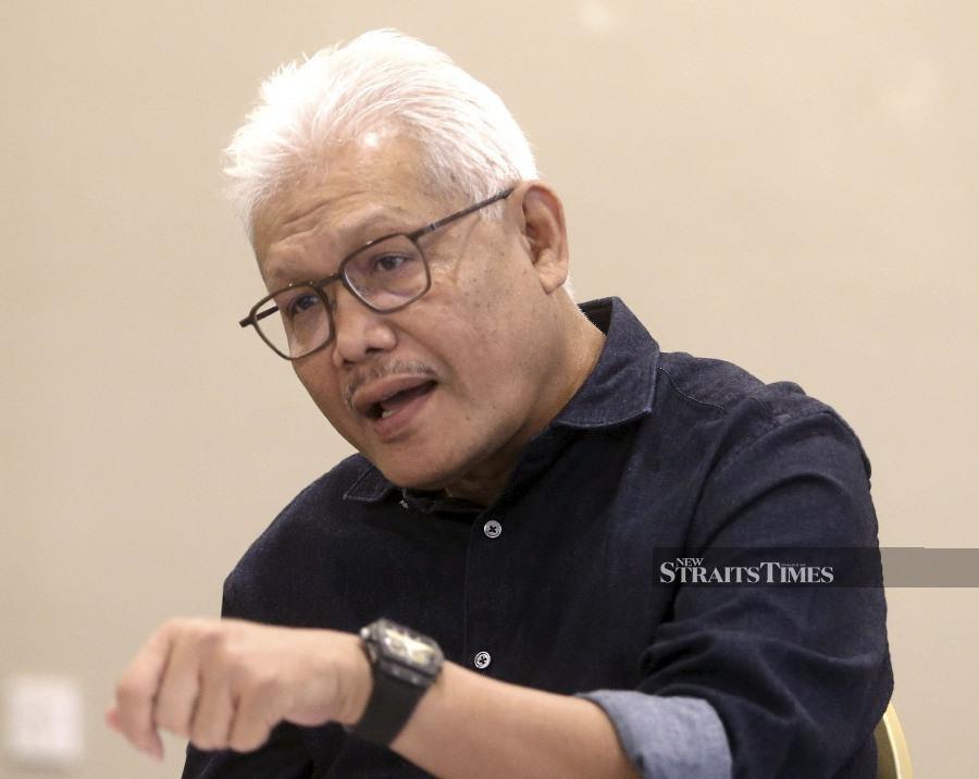 Bersatu secretary general Datuk Seri Hamzah Zainuddin said the party is disappointed with the Pakatan Harapan (PH) - Barisan Nasional (BN) government's move to use a government agency to achieve its political aim of killing the credibility of Bersatu and PN. - NSTP/AMIRUDIN SAHIB