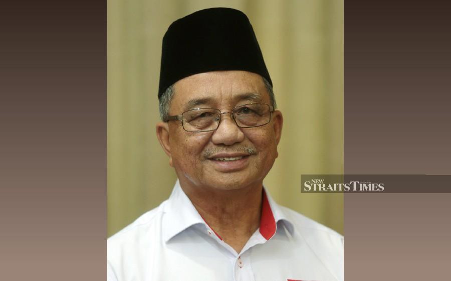 Parti Pribumi Bersatu Malaysia (Bersatu) supreme council member Datuk Seri Lajim Ukin has been placed in medically induced coma after contracting Covid-19 for more than a week. - NSTP file pic