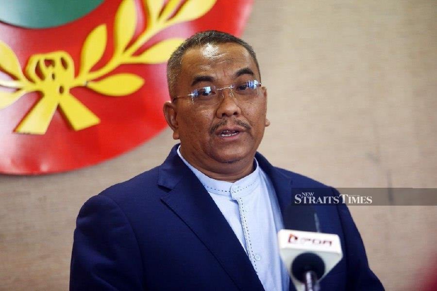 Kedah Menteri Besar Datuk Seri Muhammad Sanusi Md Nor said he would never allow himself or any politicians, whether from PN or other parties to meddle in the duty of civil servants in Kedah. - NSTP file pic