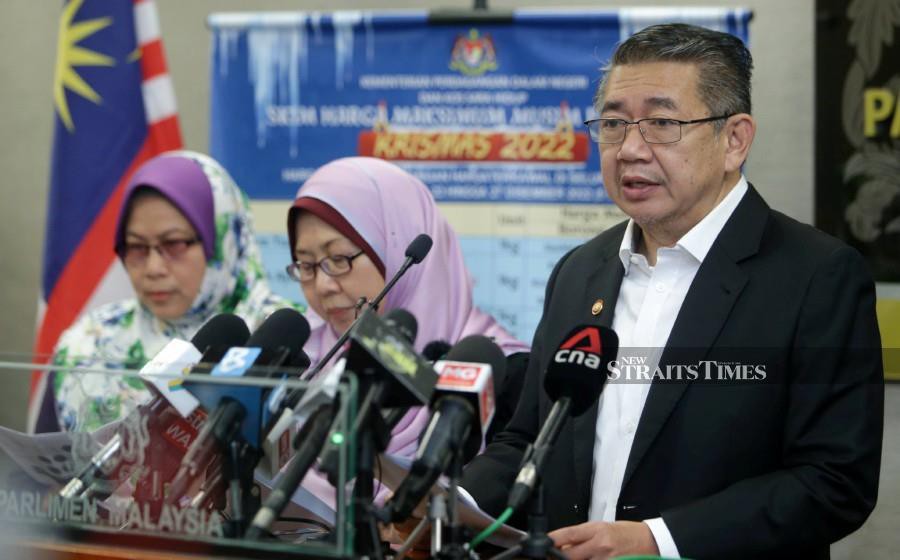 Domestic Trade and Cost of Living Minister Datuk Seri Salahuddin Ayub said SHMMP would be enforced for five days until Dec 27. - NSTP/MOHAMAD SHAHRIL BADRI SAALI