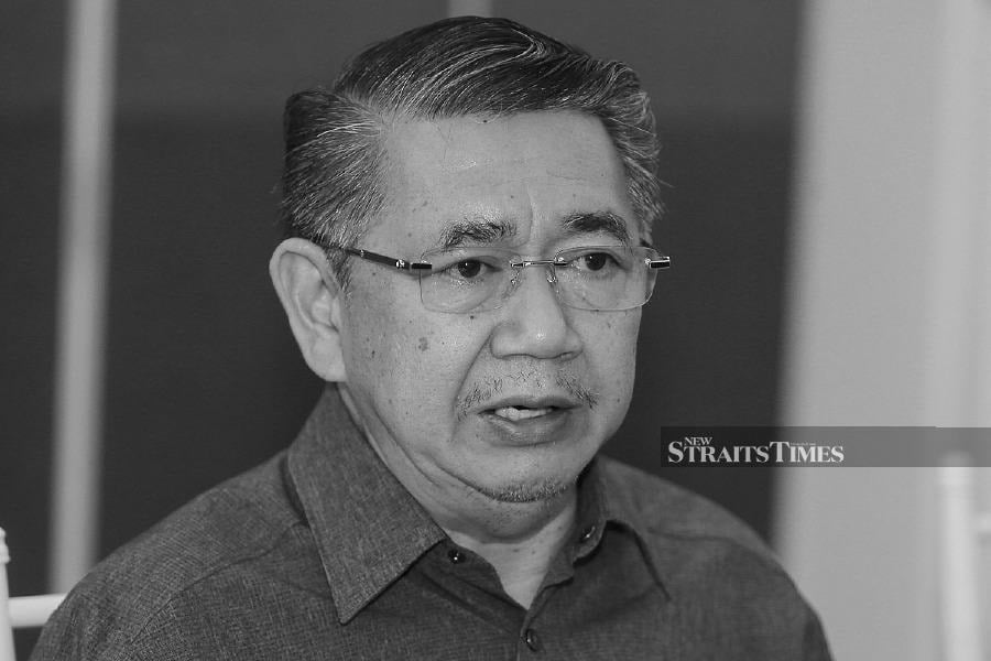 Domestic Trade and Cost of Living Minister Datuk Seri Salahuddin Ayub has passed away at Sultanah Bahiyah Hospital tonight. - NSTP file pic