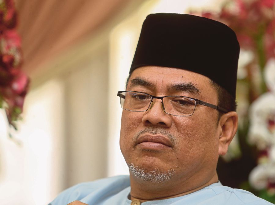 It is understood that the decision for a change in the chief minister post was made following a meeting Zahid held with between Sulaiman, who is the Masjid Tanah Umno division deputy chief and Lendu assemblyman.- NSTP/AZRUL EDHAM 