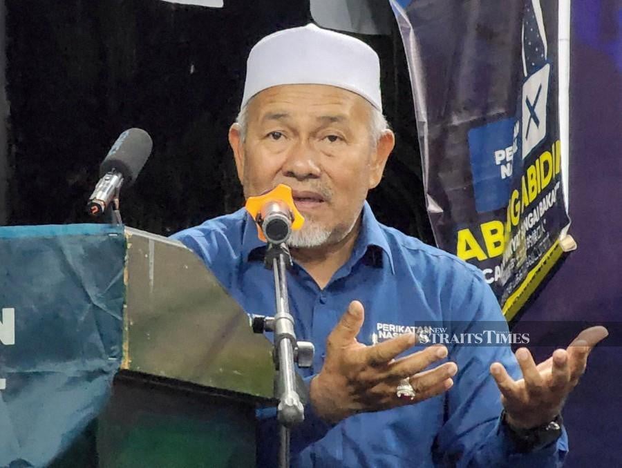  "Pas will not cooperate as long as Ahmad Zahid is the President. The result of the Sungai Bakap by-election is a clear signal that Perikatan Nasional (PN) is capable of facing the 16th General Election (GE) with the strength that PN has," Pas Deputy President, Datuk Seri Tuan Ibrahim Tuan Man said when contacted. - NSTP/MIKAIL ONG