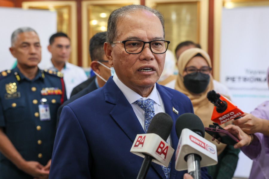  Datuk Seri Wan Rosdy said it is mere slander and an unfounded accusation made by blogger Raja Petra Raja Kamarudin simply to sensationalise the ‘Dubai Move’ claims. - Bernama pic