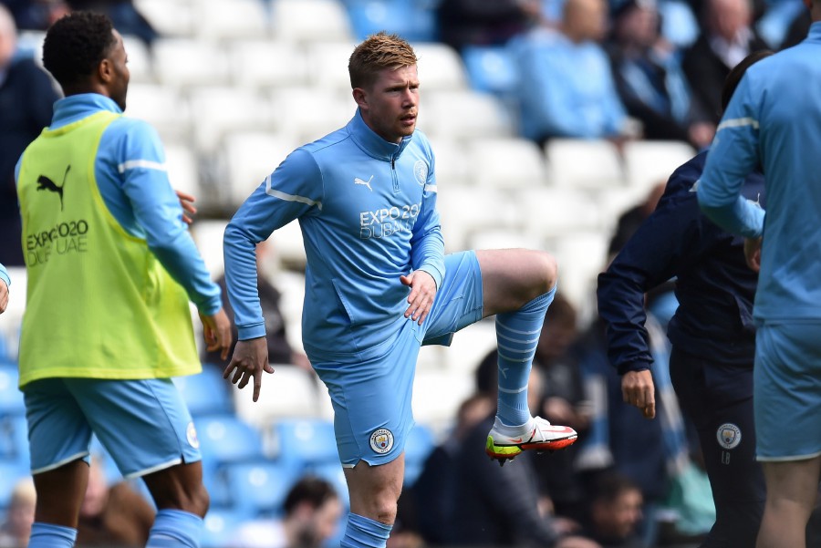 Manchester City’s Kevin De Bruyne warms up prior to the match against Burnl...