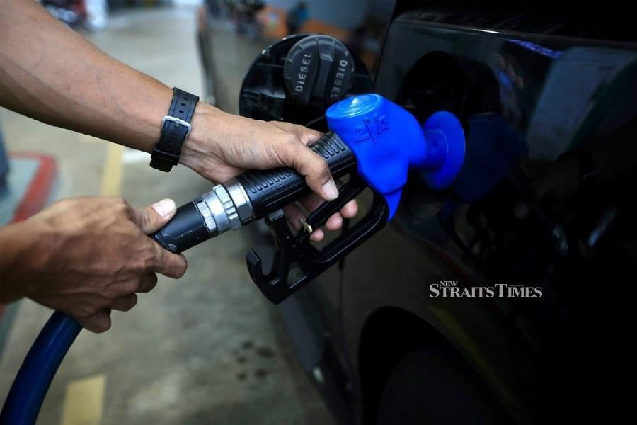 The government’s diesel subsidy rationalisation, with the pump price of the fuel set at RM3.35 per litre today, is expected to significantly boost Malaysia’s Gross Domestic Product (GDP) and generate substantial savings, said experts. - NSTP/GHAZALI KORI