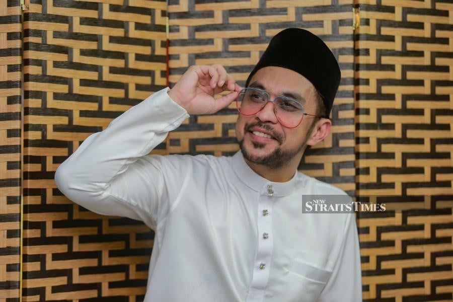 Actor, singer, radio announcer and filmmaker Asmawi Ani or Mawi, 42, plans to train young Johoreans who are interested in filmmaking and acting. - NSTP/GENES GULITAH
