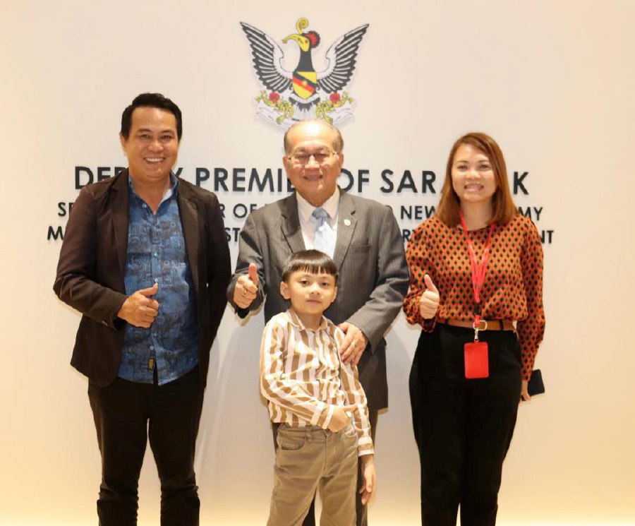 Dion Louis, accompanied by his parents Louis Lansam and Edina Lanying during their courtesy call on Sarawak Deputy Premier Douglas Uggah (centre) at his office today (March 13).
