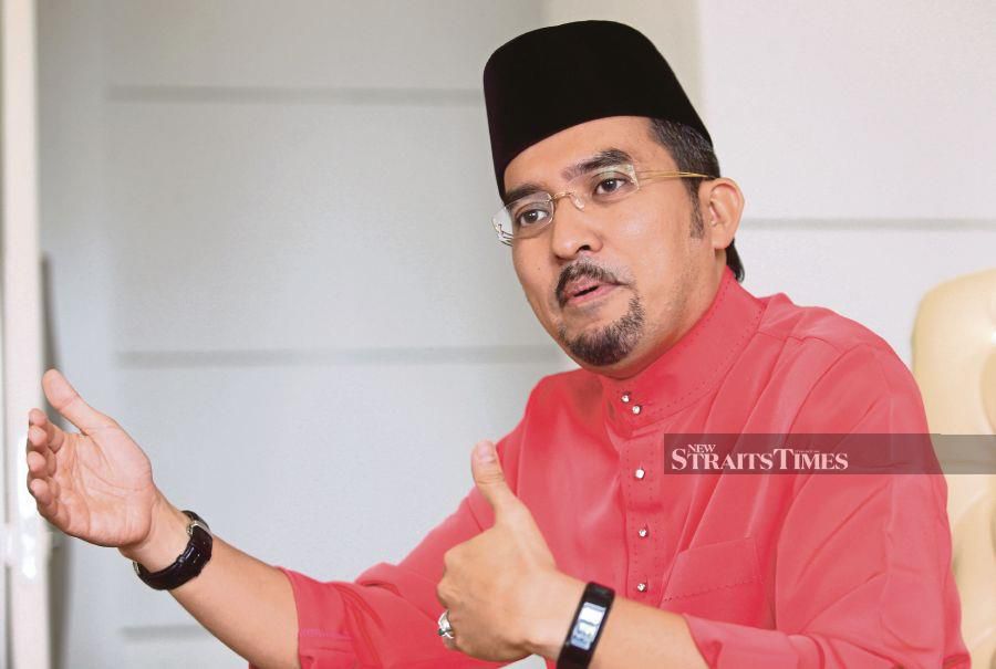 Datuk Asyraf Wajdi Dusuki : Atheism Is Unconstitutional Says Asyraf Wajdi Dusuki / Ketua pergerakan pemuda umno, datuk dr.