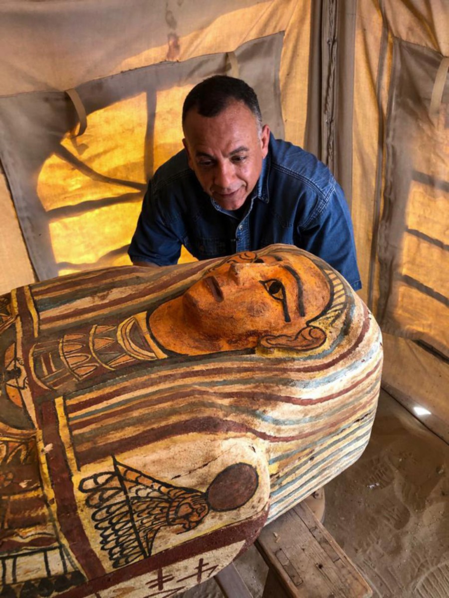 Egypt Discovers 14 Ancient Sarcophagi At Saqqara New Straits Times