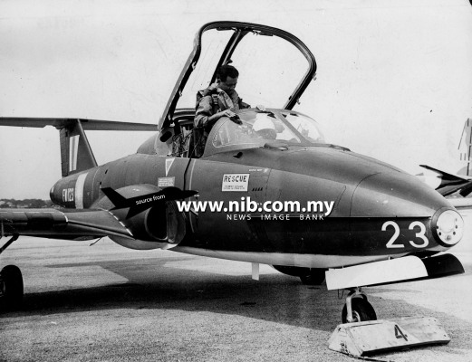 21 August 1967: RMAF Squadron Leader Lawrence Phong Kien Mun in the Tebuan tactical jet aircraft.