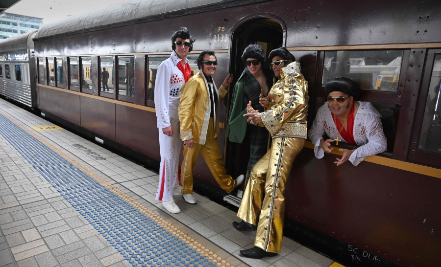 Elvis Express: Fans rock n' roll their way to outback festival