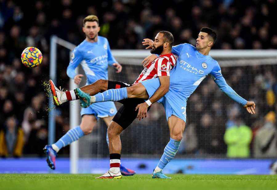 Premier League results: Manchester City earns 18th straight win