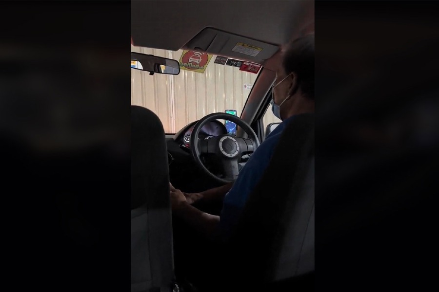 An elderly e-hailing driver believed to be suffering from Parkinson’s disease captured the hearts of netizens due to his unwavering commitment to his job. - Screengrab from TikTok