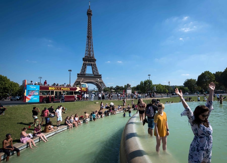 Eiffel Tower To Reopen After Strike Over Long Queues  New -8036