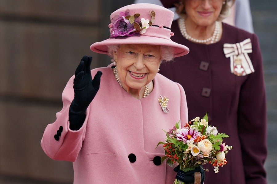  Queen Elizabeth II spent Wednesday night in hospital, Buckingham Palace have reported. - AFP PIC