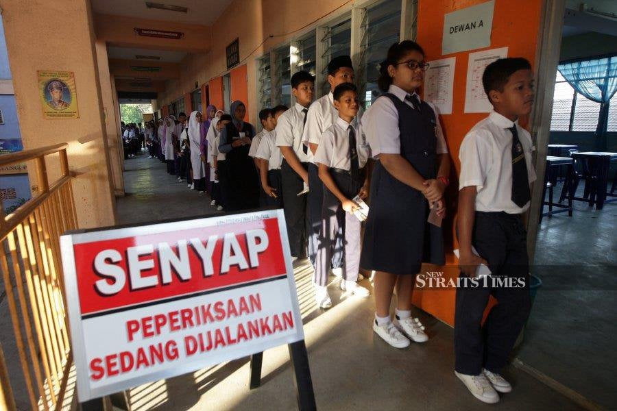 An education expert and a parents’ group have questioned Sarawak’s plan to create an assessment examination for Year 6 students in government schools similar to the Ujian Pencapaian Sekolah Rendah (UPSR) which was abolished in 2021. - NSTP file pic