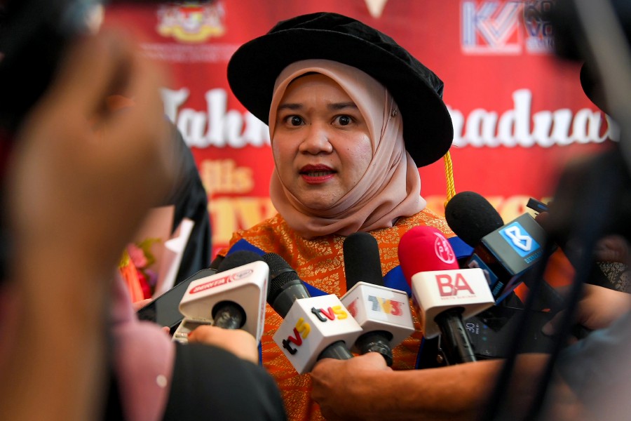The Ministry of Education (MoE) has guidelines regarding the use of social media among teachers and is actively monitoring the situation to prevent any misuse, says Education Minister Fadhlina Sidek. - Bernama pic