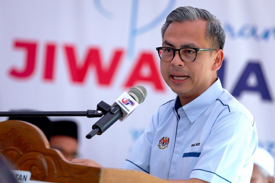  Communications Minister Fahmi Fadzil said he agrees with Umno Supreme Council’s proposal to urge the government to establish the Malaysia Gig Economy Commission immediately. - Bernama pic