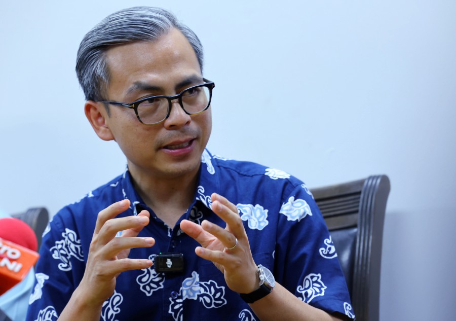 The PKR information chief, Fahmi Fadzil said Perikatan Nasional (PN) is lacking ideas as it continuously plays up race and religion issues in their campaigns. BERNAMA PIC