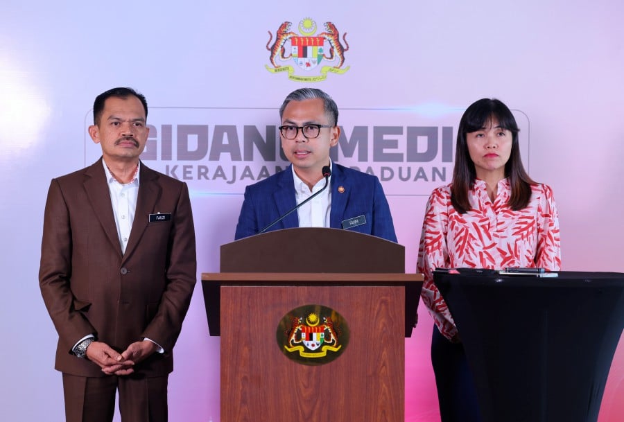 Unity government spokesperson Fahmi Fadzil has echoed Umno Supreme Council member Datuk Dr Mohd Puad Zarkashi’s call for an overhaul of the Community Communications Department (J-Kom). BERNAMA PIC