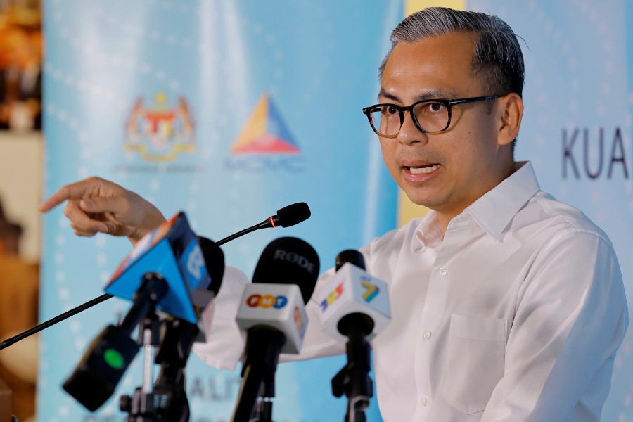 The unity government spokesman Fahmi Fadzil said he would shed more light on an issue and pledged to provide clarification after the cabinet meeting tomorrow. BERNAMA PIC